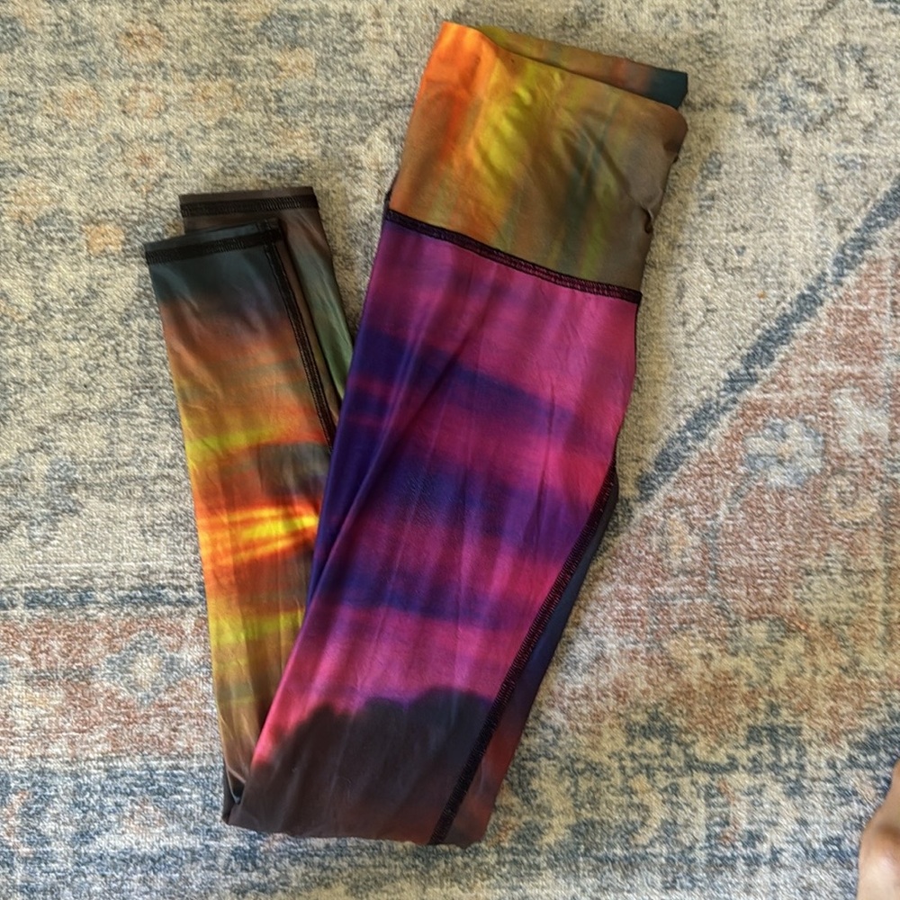 TEEKI size small leggings